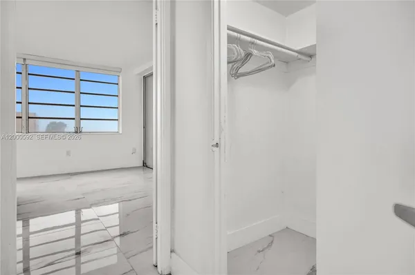 $2,490 | 1750 Northeast 191st Street, Unit 7102, Miami, FL 33179