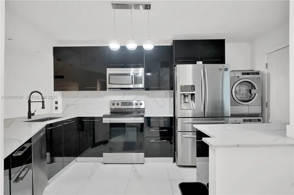 $2,490 | 1750 Northeast 191st Street, Unit 7102, Miami, FL 33179