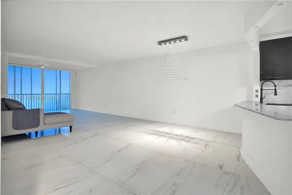 $2,490 | 1750 Northeast 191st Street, Unit 7102, Miami, FL 33179
