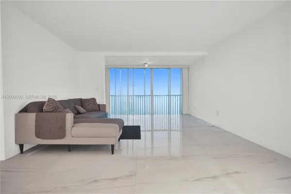 $2,490 | 1750 Northeast 191st Street, Unit 7102, Miami, FL 33179