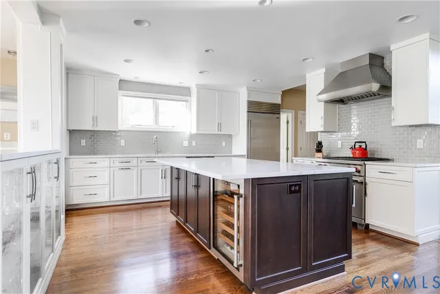 $1,300,000 | 10 Tow Path Circle, Richmond, VA 23221