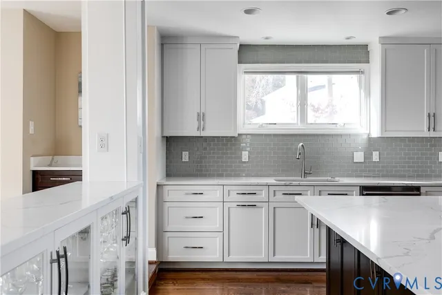 $1,300,000 | 10 Tow Path Circle, Richmond, VA 23221