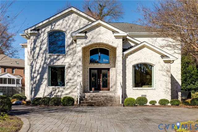 $1,300,000 | 10 Tow Path Circle, Richmond, VA 23221