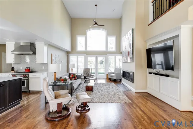 $1,300,000 | 10 Tow Path Circle, Richmond, VA 23221