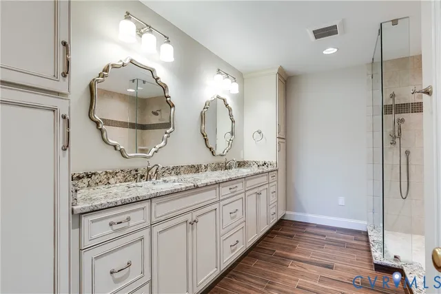 $1,300,000 | 10 Tow Path Circle, Richmond, VA 23221