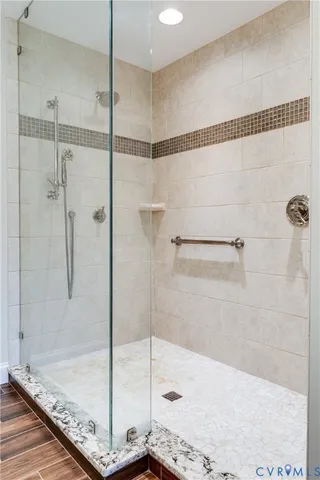 $1,300,000 | 10 Tow Path Circle, Richmond, VA 23221