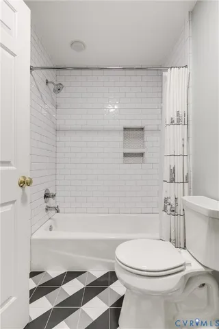 $1,300,000 | 10 Tow Path Circle, Richmond, VA 23221