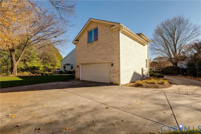 $1,300,000 | 10 Tow Path Circle, Richmond, VA 23221