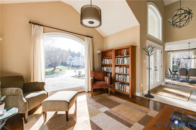 $1,300,000 | 10 Tow Path Circle, Richmond, VA 23221