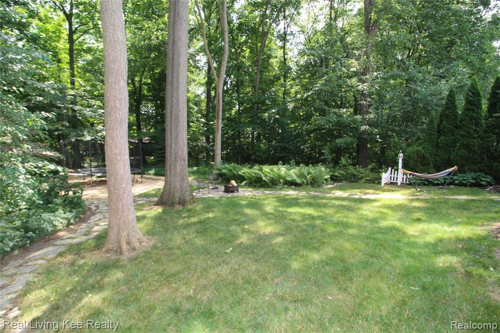 1081 Chesapeake Rochester Hills, MI 48307 - Photo 12 of 80