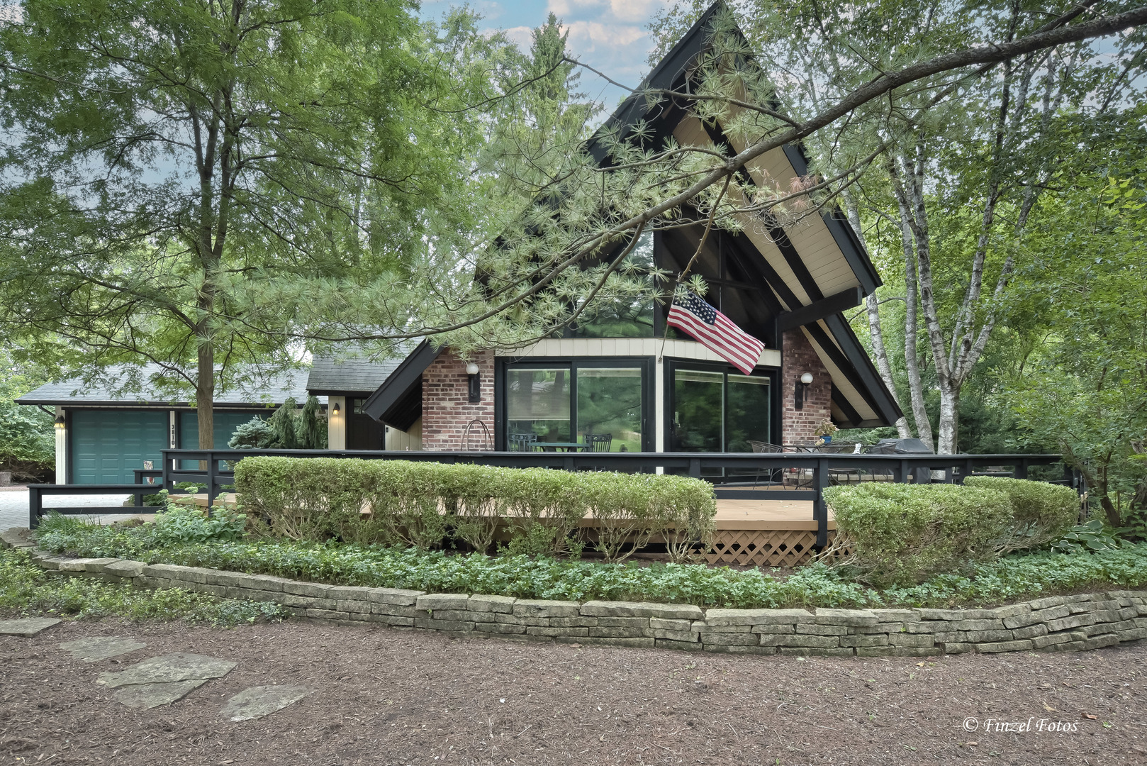 3810 Oak Knoll Road Crystal Lake, IL 60012 - Photo 3 of 25 Gallery Image 3