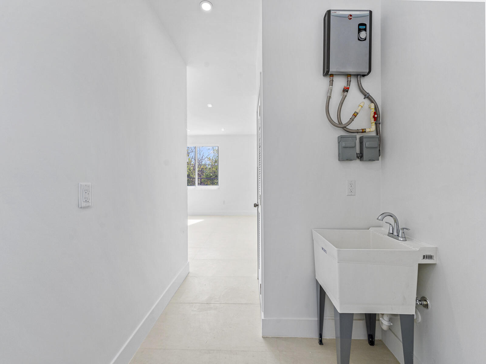 101 Kay Drive Key Largo, FL 33037 - Photo 27 of 71 Laundry Room