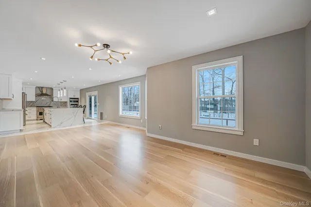 $1,200,000 | 7 Sander Court, Yaphank, NY 11980