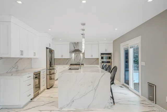 $1,200,000 | 7 Sander Court, Yaphank, NY 11980