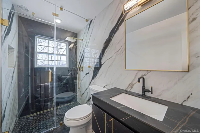 $1,200,000 | 7 Sander Court, Yaphank, NY 11980