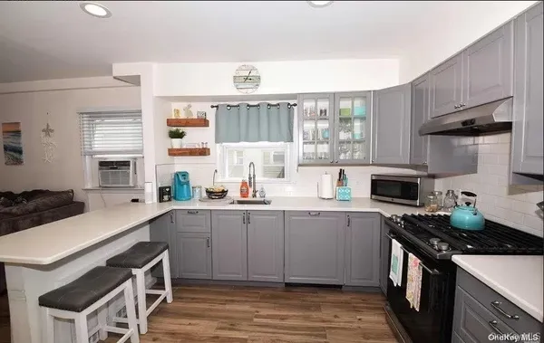 $3,200 | 113 Harding Avenue, Unit LOWR, Long Beach, NY 11561