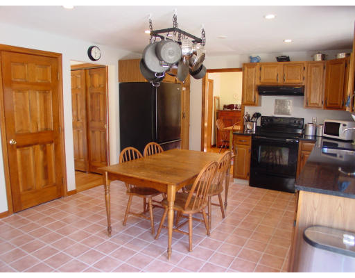 19 Sycamore Drive Rutland, MA 01543 - Photo 3 of 25 Gallery Image 3