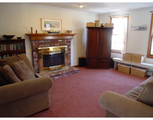 19 Sycamore Drive Rutland, MA 01543 - Photo 5 of 25 Gallery Image 5
