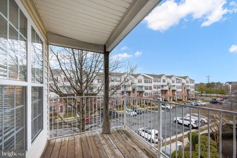 $415,000 | 2495 Angeline Drive, Unit 303, Herndon, VA 20171