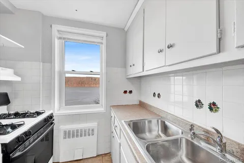 $199,999 | 709 Warburton Avenue, Unit 6E, Yonkers, NY 10701