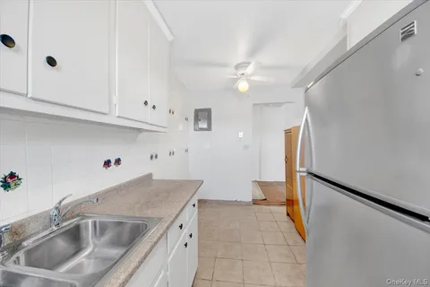 $199,999 | 709 Warburton Avenue, Unit 6E, Yonkers, NY 10701