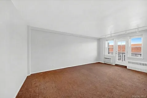 $199,999 | 709 Warburton Avenue, Unit 6E, Yonkers, NY 10701