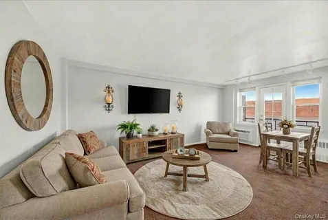 $199,999 | 709 Warburton Avenue, Unit 6E, Yonkers, NY 10701