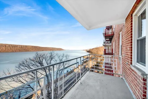 $199,999 | 709 Warburton Avenue, Unit 6E, Yonkers, NY 10701