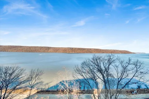 $199,999 | 709 Warburton Avenue, Unit 6E, Yonkers, NY 10701