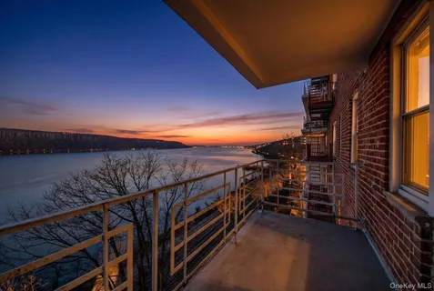 $199,999 | 709 Warburton Avenue, Unit 6E, Yonkers, NY 10701