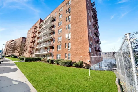 $199,999 | 709 Warburton Avenue, Unit 6E, Yonkers, NY 10701