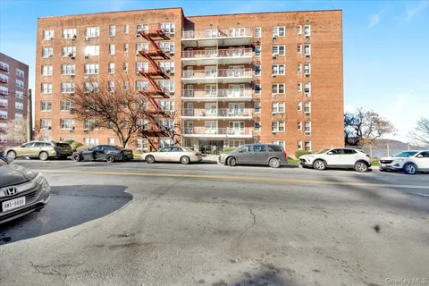 $199,999 | 709 Warburton Avenue, Unit 6E, Yonkers, NY 10701