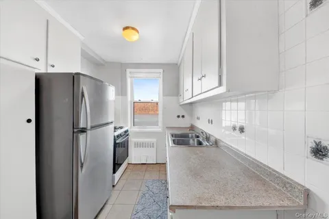 $199,999 | 709 Warburton Avenue, Unit 6E, Yonkers, NY 10701