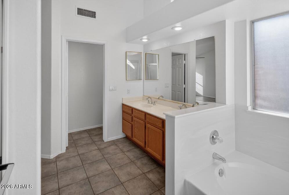8916 West Davis Road Peoria, AZ 85382 - Photo 14 of 34 Primary bathroom
