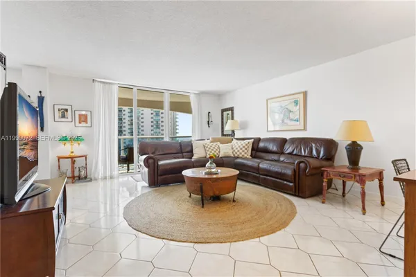 $3,100 | 3800 South Ocean Drive, Unit 719, Hollywood, FL 33019