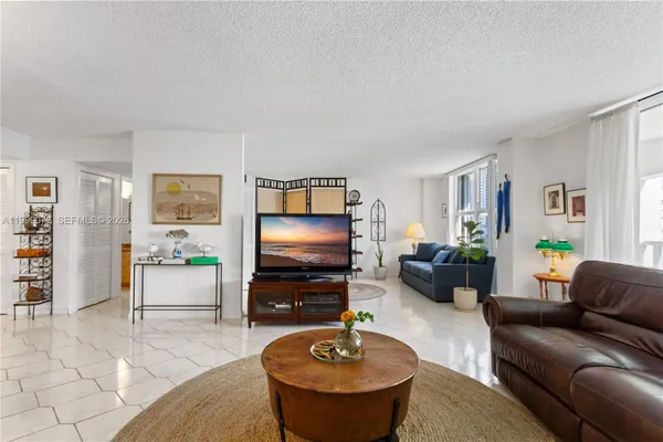 $3,100 | 3800 South Ocean Drive, Unit 719, Hollywood, FL 33019