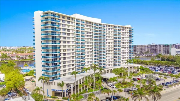 $3,100 | 3800 South Ocean Drive, Unit 719, Hollywood, FL 33019