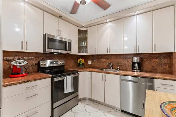 $3,100 | 3800 South Ocean Drive, Unit 719, Hollywood, FL 33019
