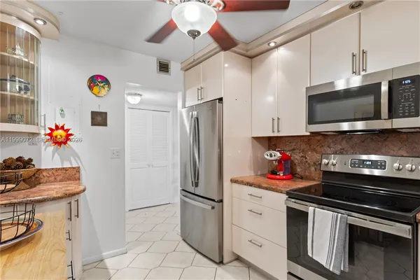 $3,100 | 3800 South Ocean Drive, Unit 719, Hollywood, FL 33019