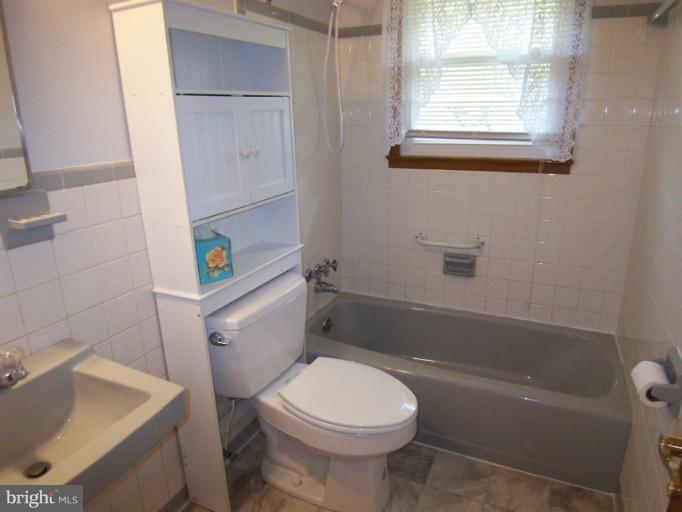 9936 Moxley Road Damascus, MD 20872 - Photo 14 of 22 Main Level Full Bath