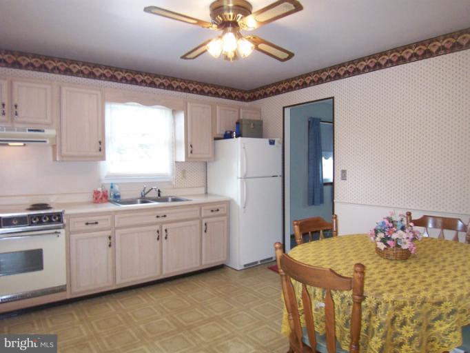9936 Moxley Road Damascus, MD 20872 - Photo 3 of 22 Kitchen