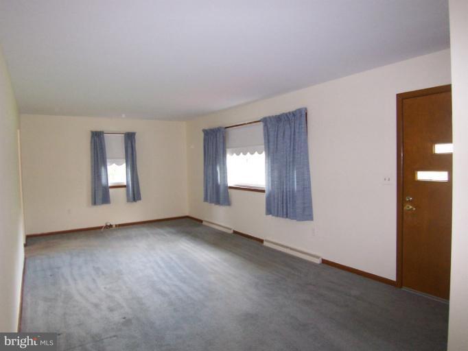 9936 Moxley Road Damascus, MD 20872 - Photo 21 of 22 Living Room
