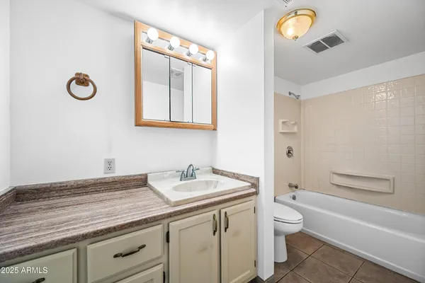 $195,000 | 1101 East Bethany Home Road, Unit 8, Phoenix, AZ 85014