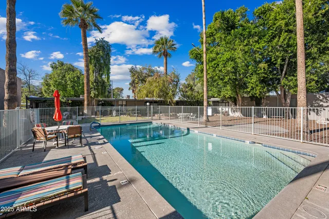 $200,000 | 1101 East Bethany Home Road, Unit 8, Phoenix, AZ 85014