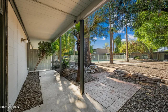 $200,000 | 1101 East Bethany Home Road, Unit 8, Phoenix, AZ 85014