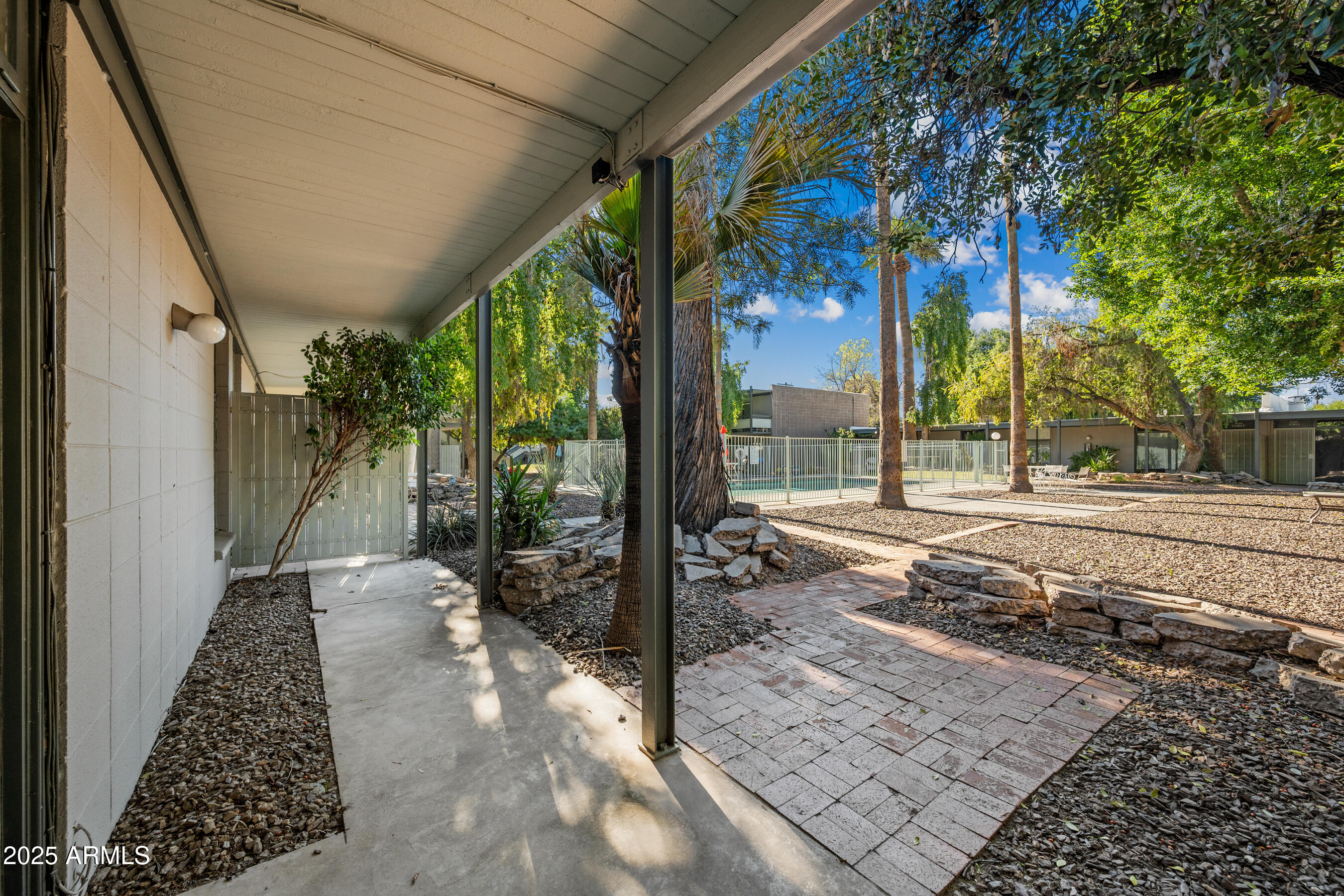 1101 East Bethany Home Road, Unit 8 Phoenix, AZ 85014 - Photo 2 of 20 2-1101EBHR8-ocupix-