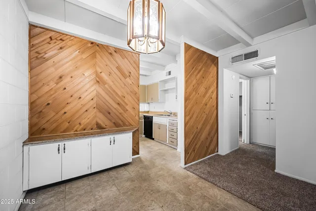 $200,000 | 1101 East Bethany Home Road, Unit 8, Phoenix, AZ 85014