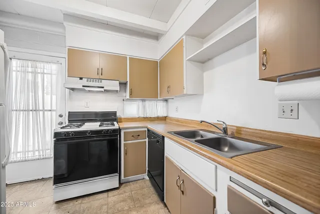 $200,000 | 1101 East Bethany Home Road, Unit 8, Phoenix, AZ 85014