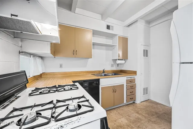 $200,000 | 1101 East Bethany Home Road, Unit 8, Phoenix, AZ 85014