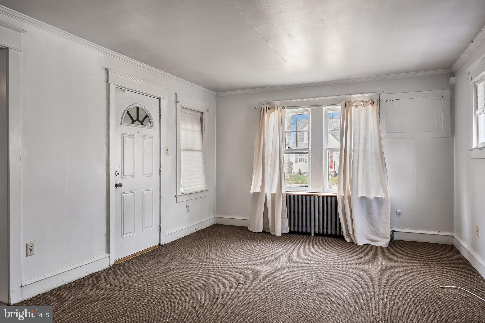 303 Pine Street Carneys Point, NJ 08069 - Photo 6 of 34 an empty room with windows